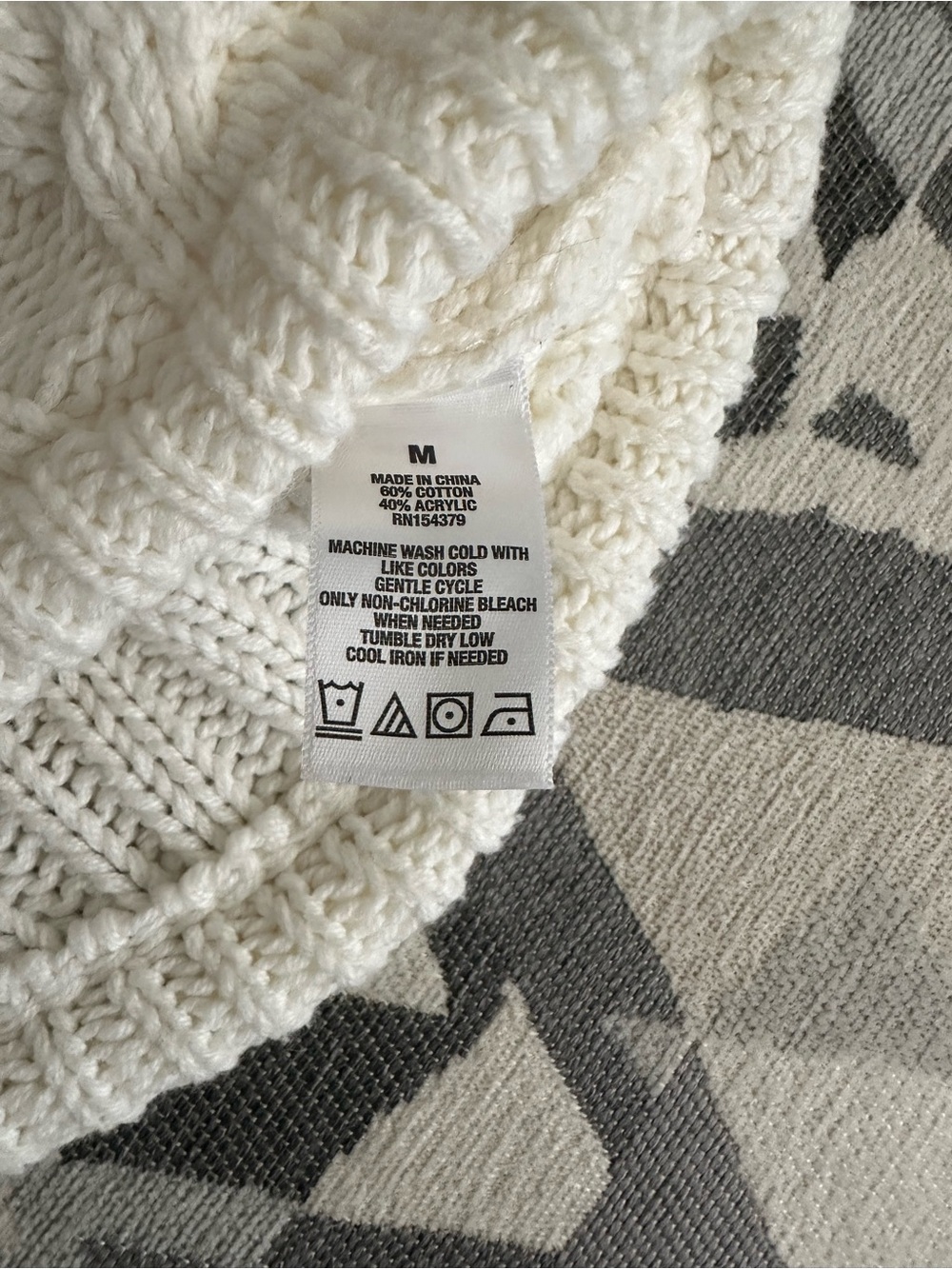 Aeropostale Cream Cable Knit Cropped Sweater Size Medium - Picture 3 of 7